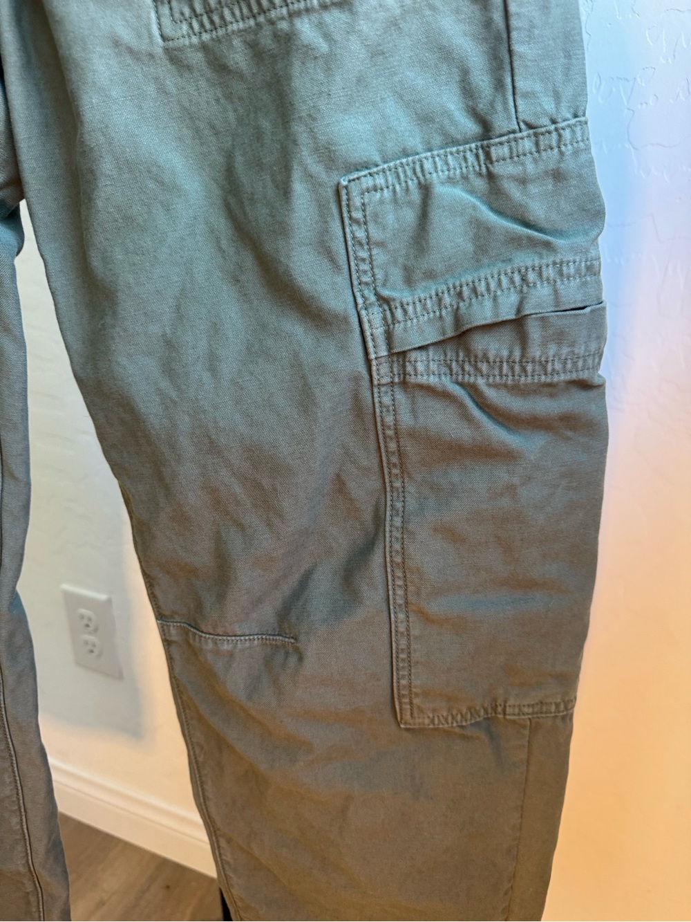Citizens of Humanity Marcelle Low Slung Cargo Barrel Pants in Surplus - Picture 8 of 10